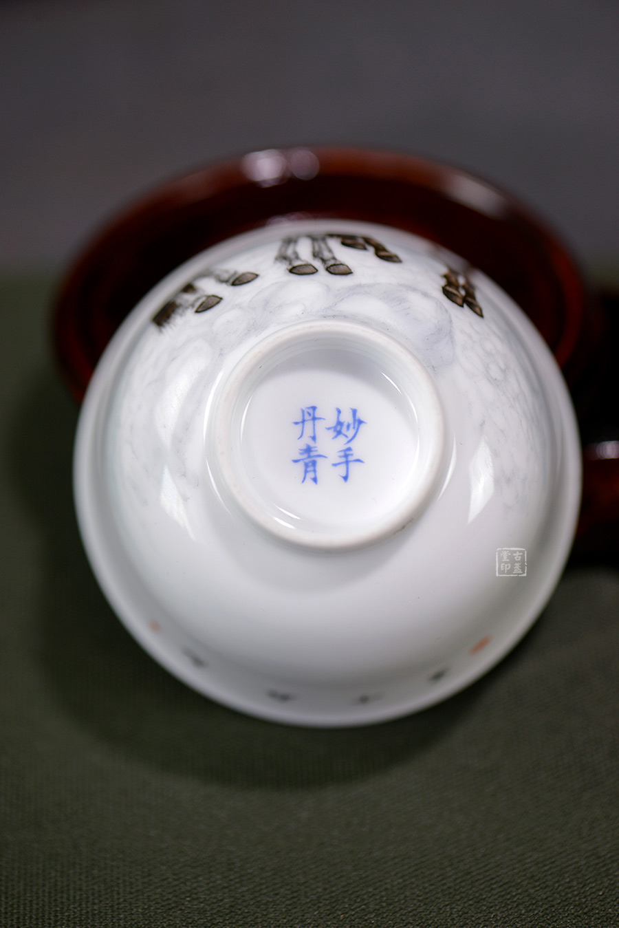 作品展示九段烧,底款以"妙手丹青"的作品中多以粉彩为主,因丹青两色不