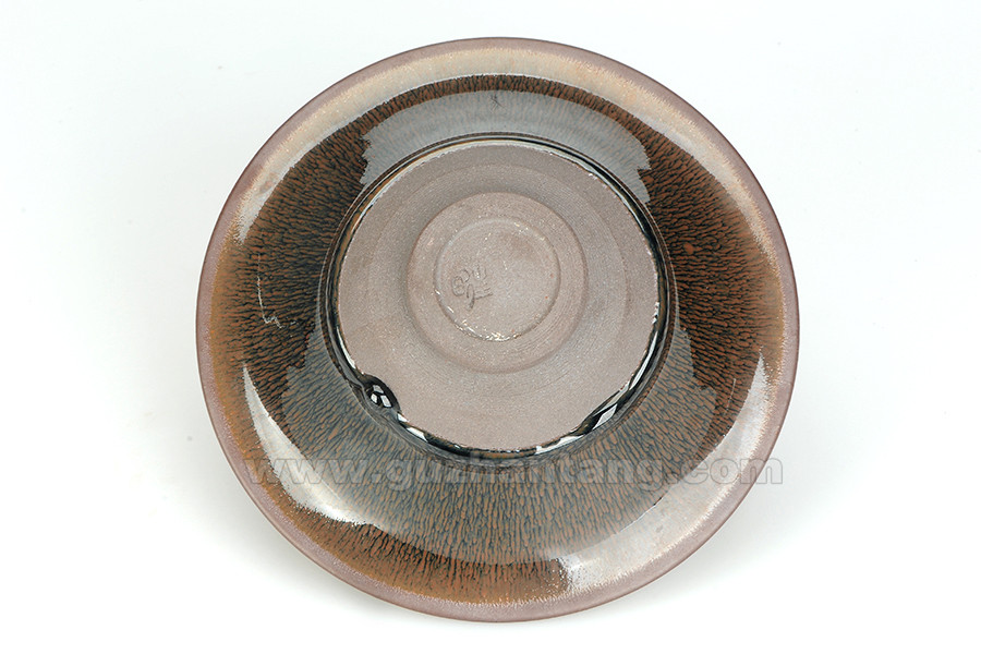 底部印有底款"旺"字样,名师落款,打上了叶礼旺大师建盏的专属品牌印记