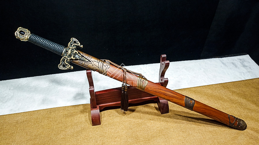 作品详情 幽兰剑 幽兰剑是《神探狄仁杰》系列电视剧中的兵器,锋利无