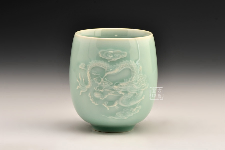青瓷龙杯
